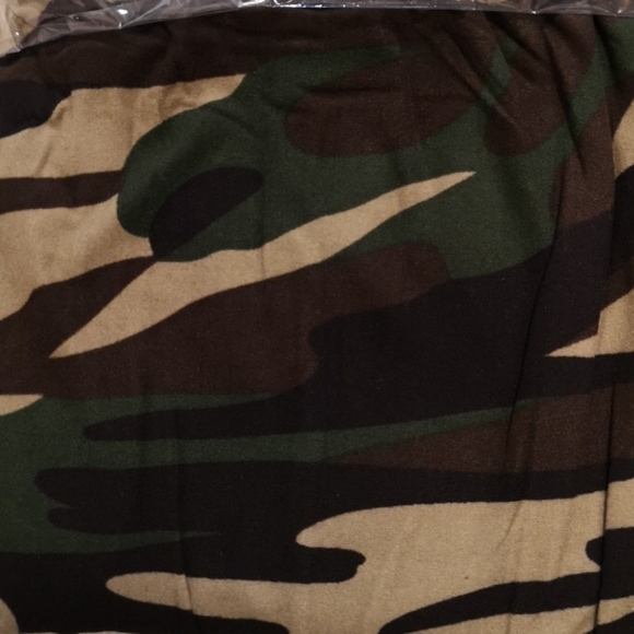 🛍️NWT🛍️  Ladies Camouflage Leggings 2 for $15 - Picture 4 of 5